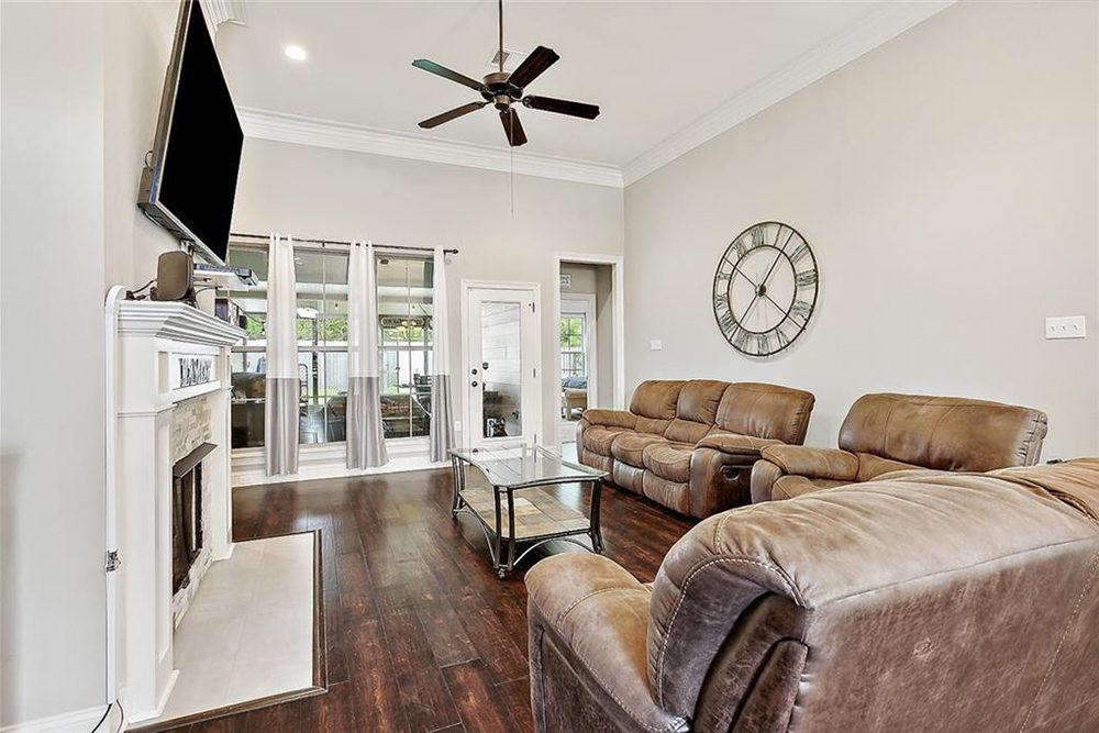 6-3033 Lost Lake Living Room A statement oversized wall clock adds a touch of rustic elegance, while crown molding and high ceilings elevate the room’s sophistication. With seamless access to an outdoor patio, this living space is perfect for both relaxation and entertaining.
