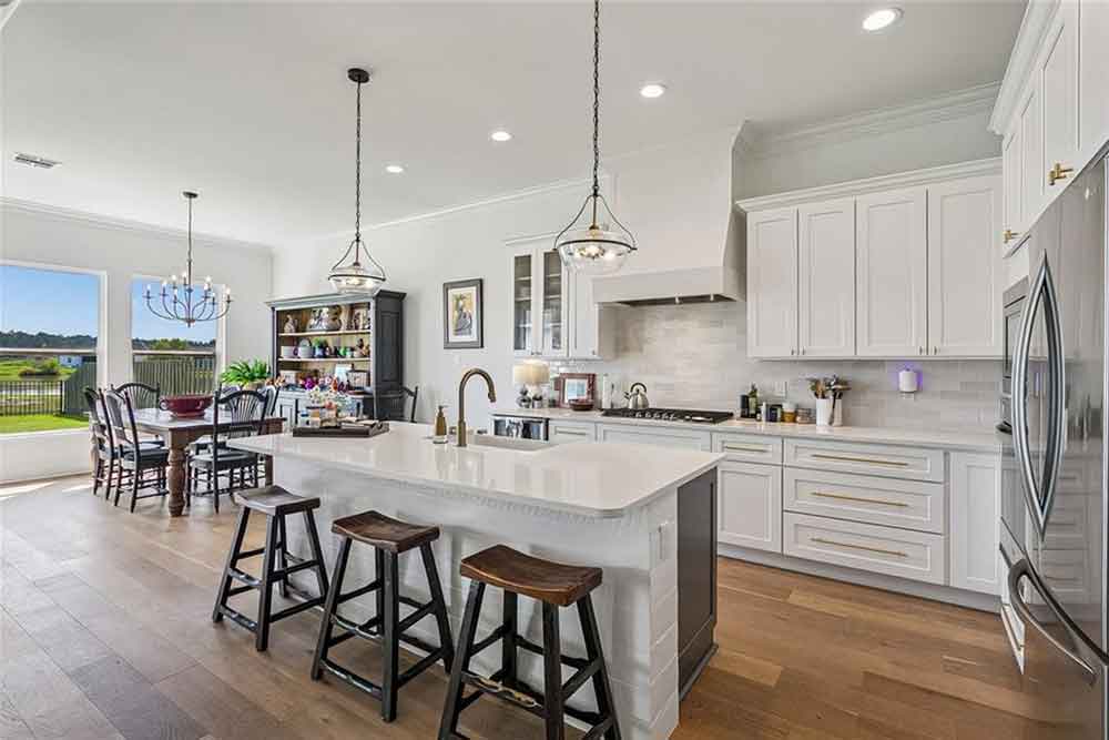 7-7013-Bald-Eagle-Breakfast-Bar-Seating