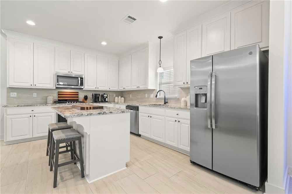 8-1336-Audubon-Pkwy.-Breakfast-Seating-in-Kitchen