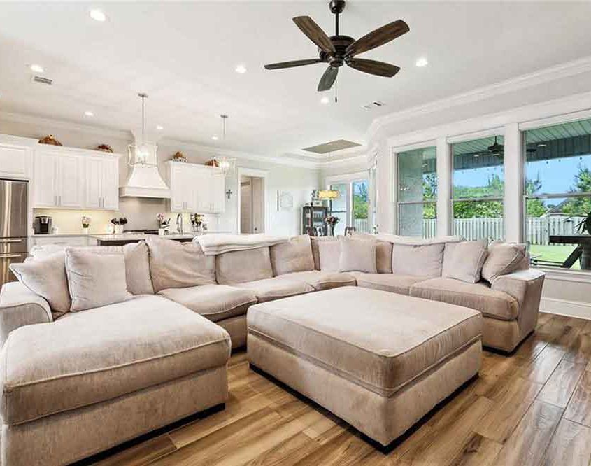 8-2040-CYPRESS-BEND-Lane-Family-Room-1