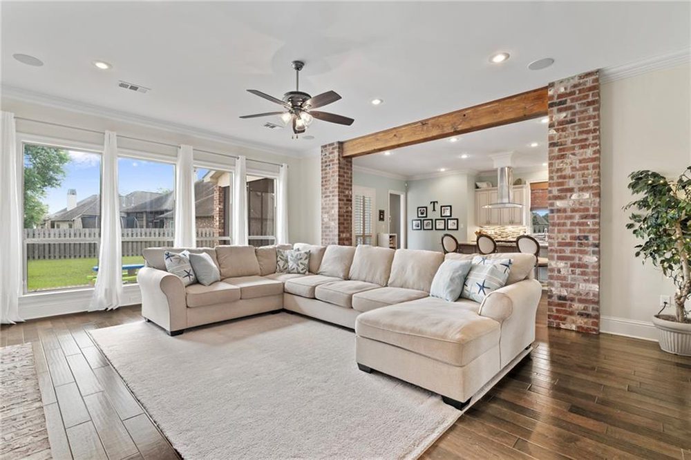 8-274 W. Longview Court