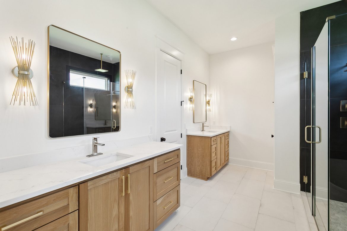 8-7117 Green Heron Primary Bath