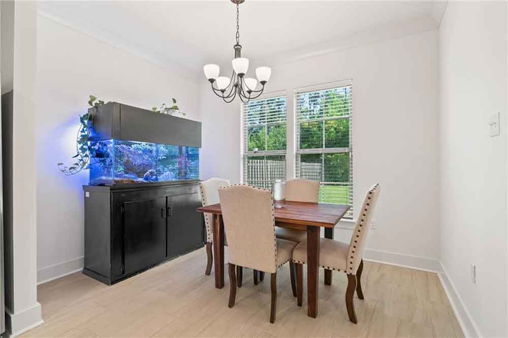 9-1336-Audubon-Pkwy.-Dining-Area